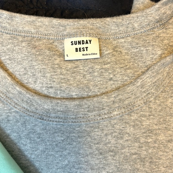 Aritzia everyday T shirt bundle. - Picture 6 of 10